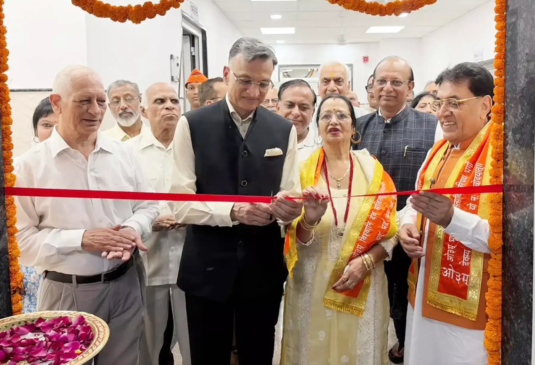 नेत्र चिकित्सालय में ऑपरेशन थिएटर और सभागार का लोकार्पण