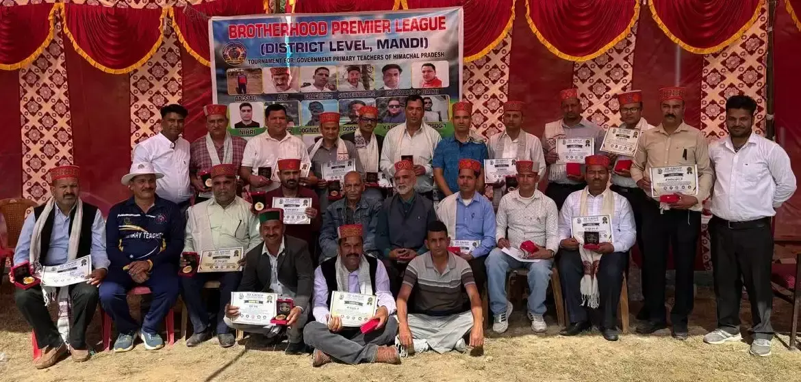 थ्री-डी ग्रुप चैरिटेबल ट्रस्ट ने शिक्षकों को किया सम्मानित