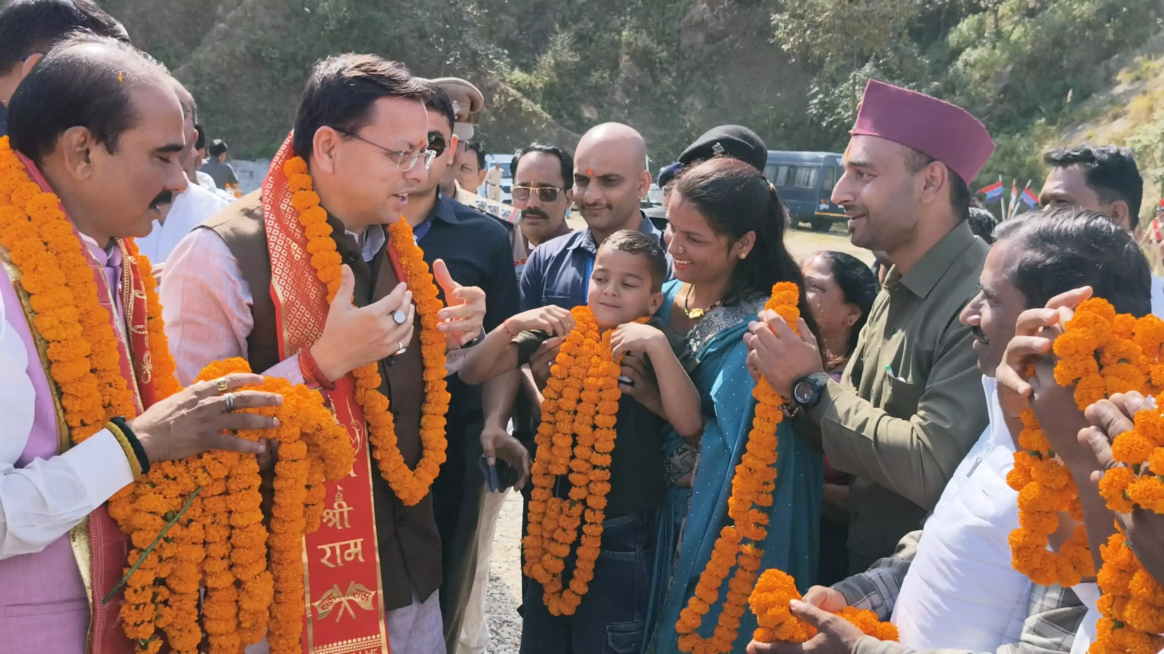 मुख्यमंत्री ने रन फॉर यूनिटी को किया रवाना, जनप्रतिनिधियों से भी की बातचीत मुख्यमंत्री ने रन फॉर यूनिटी को किया रवाना, जनप्रतिनिधियों से भी की बातचीत