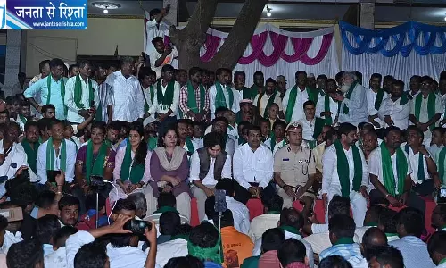 गन्ना किसानों का आंदोलन तेज, पदयात्रा जारी गन्ना किसानों का आंदोलन तेज, पदयात्रा जारी