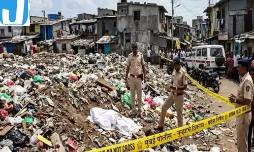 तीन बच्चों को छोड़ प्रेमी के साथ गई महिला की हत्या! झाड़ियों में मिला शव तीन बच्चों को छोड़ प्रेमी के साथ गई महिला की हत्या! झाड़ियों में मिला शव