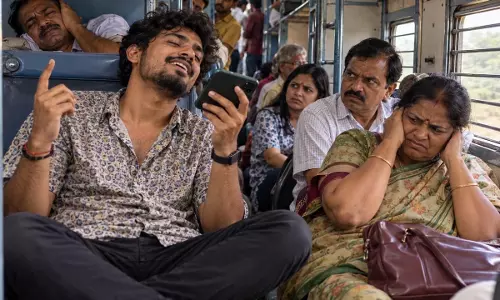 रेलवे का बड़ा फैसला, ट्रेन में तेज आवाज में गाने और रील्स चलाना पड़ेगा महंगा