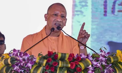 नारी गरिमा से खिलवाड़ स्वीकार नहीं: मुख्यमंत्री योगी आदित्यनाथ नारी गरिमा से खिलवाड़ स्वीकार नहीं: मुख्यमंत्री योगी आदित्यनाथ