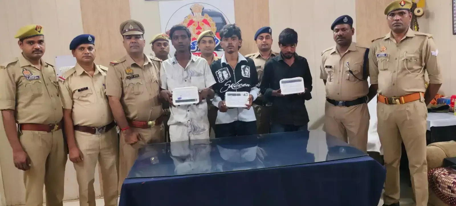 ट्रेनों में मोबाइल छीनने की वारदातों पर कार्रवाई, तीन आरोपी गिरफ्तार