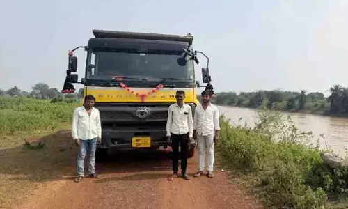 महानदी मुख्य नहर पर दौड़ रहे लोडेड हाईवा, नहर टूटने से गांवों में बाढ़ का खतरा