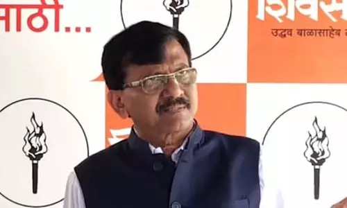 टाइगर श्रॉफ पर हुए हमले को लेकर संजय राउत ने मुख्यमंत्री को घेरा, कहा- सरकार को बर्खास्त कर देना चाहिए