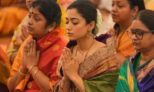 अभिनेत्री रश्मिका मंदाना ने विजय देवरकोंडा के स्कूल का किया दौरा, बोलीं-मेरे दिल को बहुत सुकून मिला