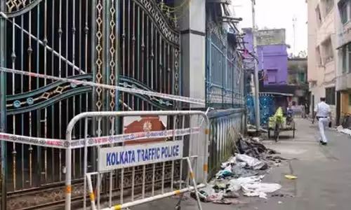 चोरबागान हादसे के बाद प्रशासन सख्त, 3 दुर्गा पूजा समितियों को नोटिस