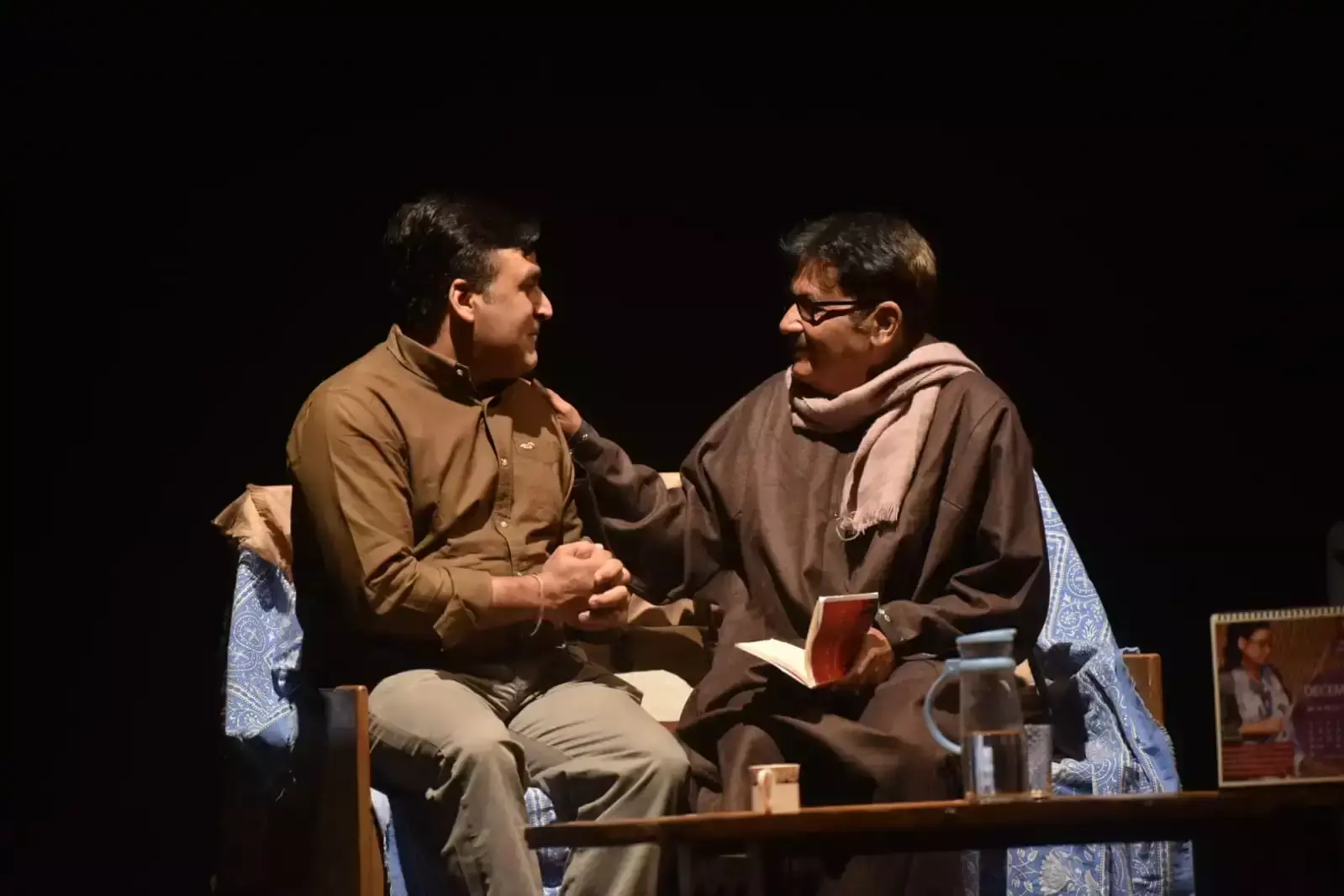 अकेलेपन की कसक ने दर्शकों को किया भावुक, गेयटी में नाटक का मंचन