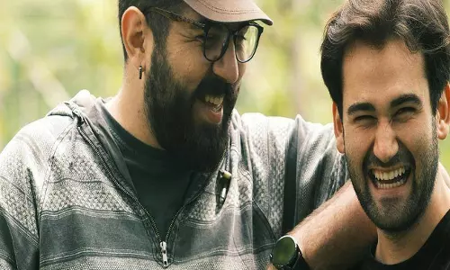 हंसी पर क्यों खो देते हैं कंट्रोल दिमाग में होता है ये खेल हंसी पर क्यों खो देते हैं कंट्रोल दिमाग में होता है ये खेल