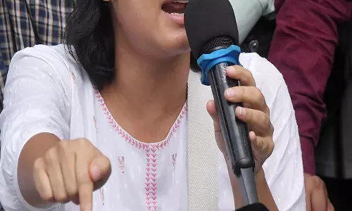 आइसा अध्यक्ष नेहा बोरा पहुंचीं दिल्ली हाईकोर्ट आइसा अध्यक्ष नेहा बोरा पहुंचीं दिल्ली हाईकोर्ट