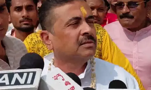 महाअष्टमी पर सीएम सुवेंदु अधिकारी ने की मां दुर्गा की आराधना महाअष्टमी पर सीएम सुवेंदु अधिकारी ने की मां दुर्गा की आराधना