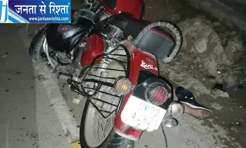 रामलीला देखकर लौट रहे युवकों की बाइक की भीषण टक्कर, एक की मौत