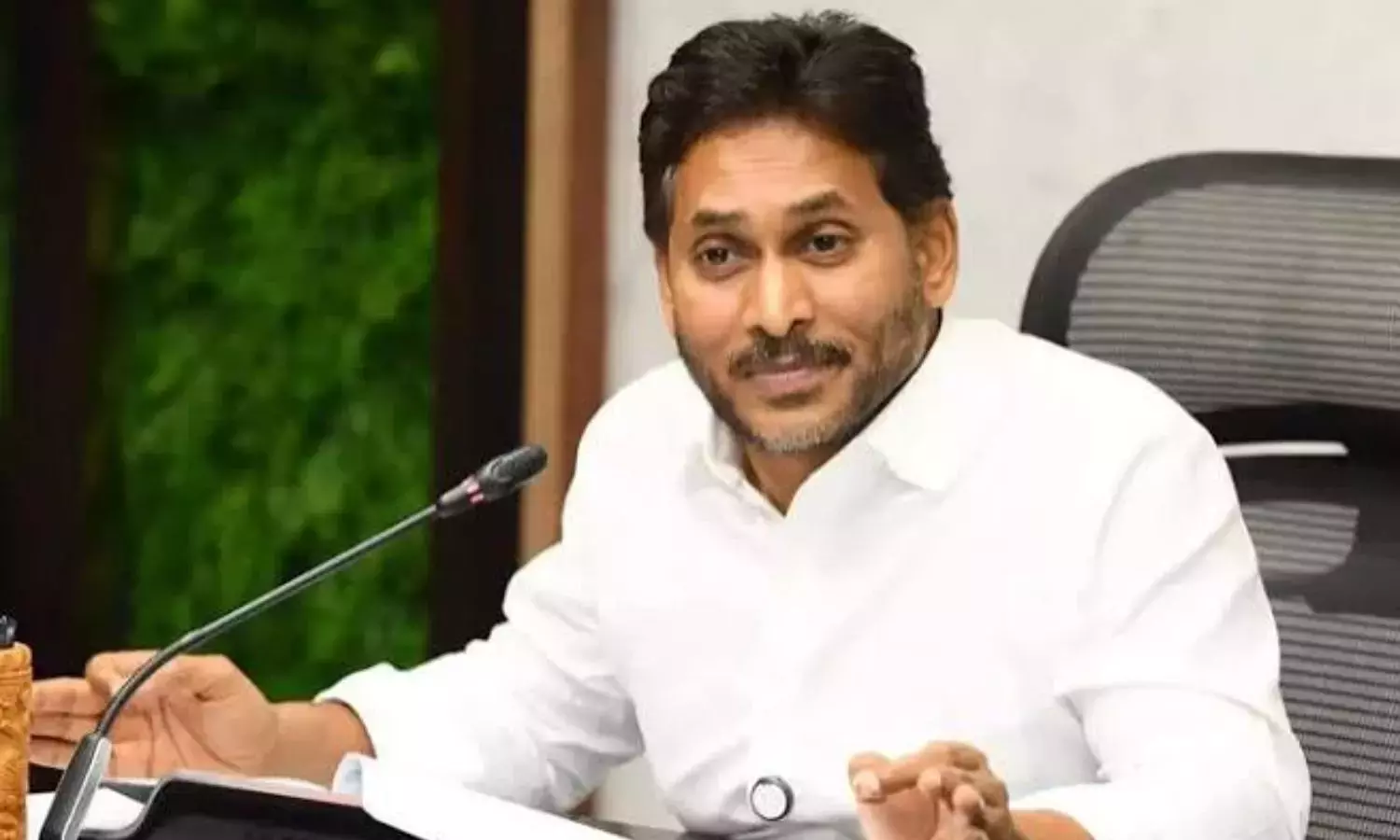 Andhra: वाईएस जगन ने 2023 कानून के समर्थन में गलती मानी, तटस्थ चयन पैनल की मांग की Andhra: वाईएस जगन ने 2023 कानून के समर्थन में गलती मानी, तटस्थ चयन पैनल की मांग की