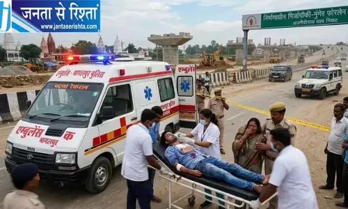 बदमाशों ने युवक को मारी गोली, खून से लथपथ सड़क पर गिरा, गंभीर हालत में पटना रेफर बदमाशों ने युवक को मारी गोली, खून से लथपथ सड़क पर गिरा, गंभीर हालत में पटना रेफर