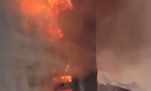 जबलपुर में बिस्किट फैक्ट्री बनी आग का गोला 8 दमकल गाड़ियां मौके पर जबलपुर में बिस्किट फैक्ट्री बनी आग का गोला 8 दमकल गाड़ियां मौके पर