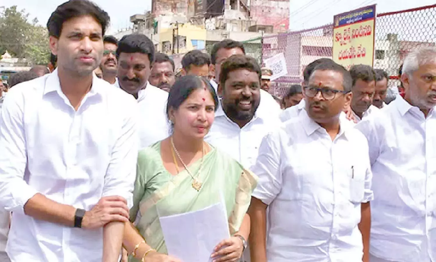 Andhra: यूएलबी नामांकन शांतिपूर्ण ढंग से संपन्न हो गया Andhra: यूएलबी नामांकन शांतिपूर्ण ढंग से संपन्न हो गया