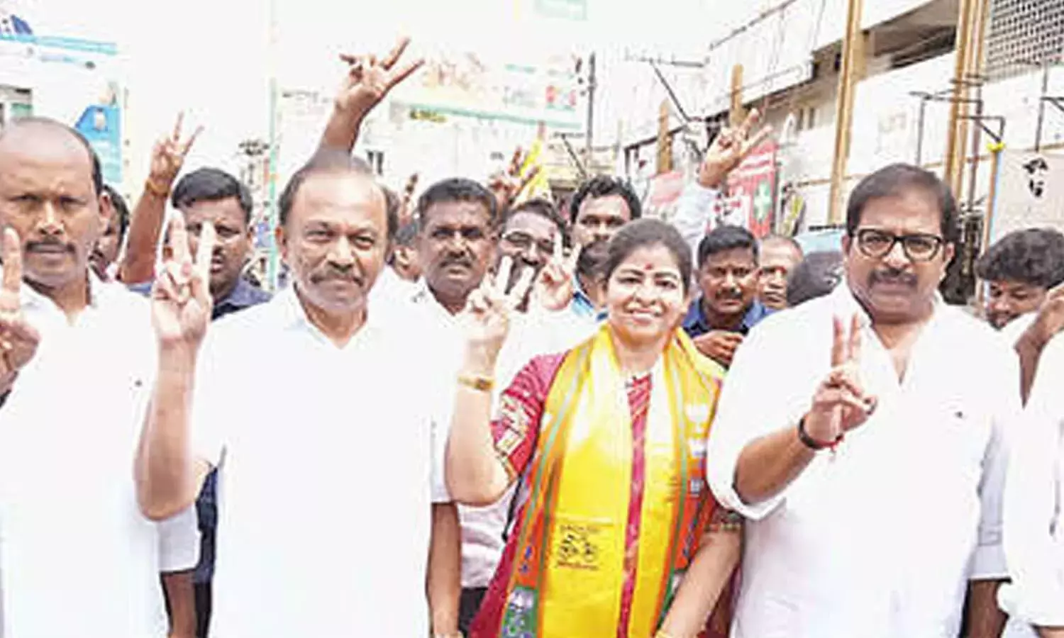 श्री सिल्पा, प्रसाद ने नामांकन दाखिल किया श्री सिल्पा, प्रसाद ने नामांकन दाखिल किया