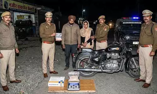 चिट्टा सप्लाई करने पहुंचे थे पंजाब के पति-पत्नी, पुलिस ने ऐसे दबोचा चिट्टा सप्लाई करने पहुंचे थे पंजाब के पति-पत्नी, पुलिस ने ऐसे दबोचा