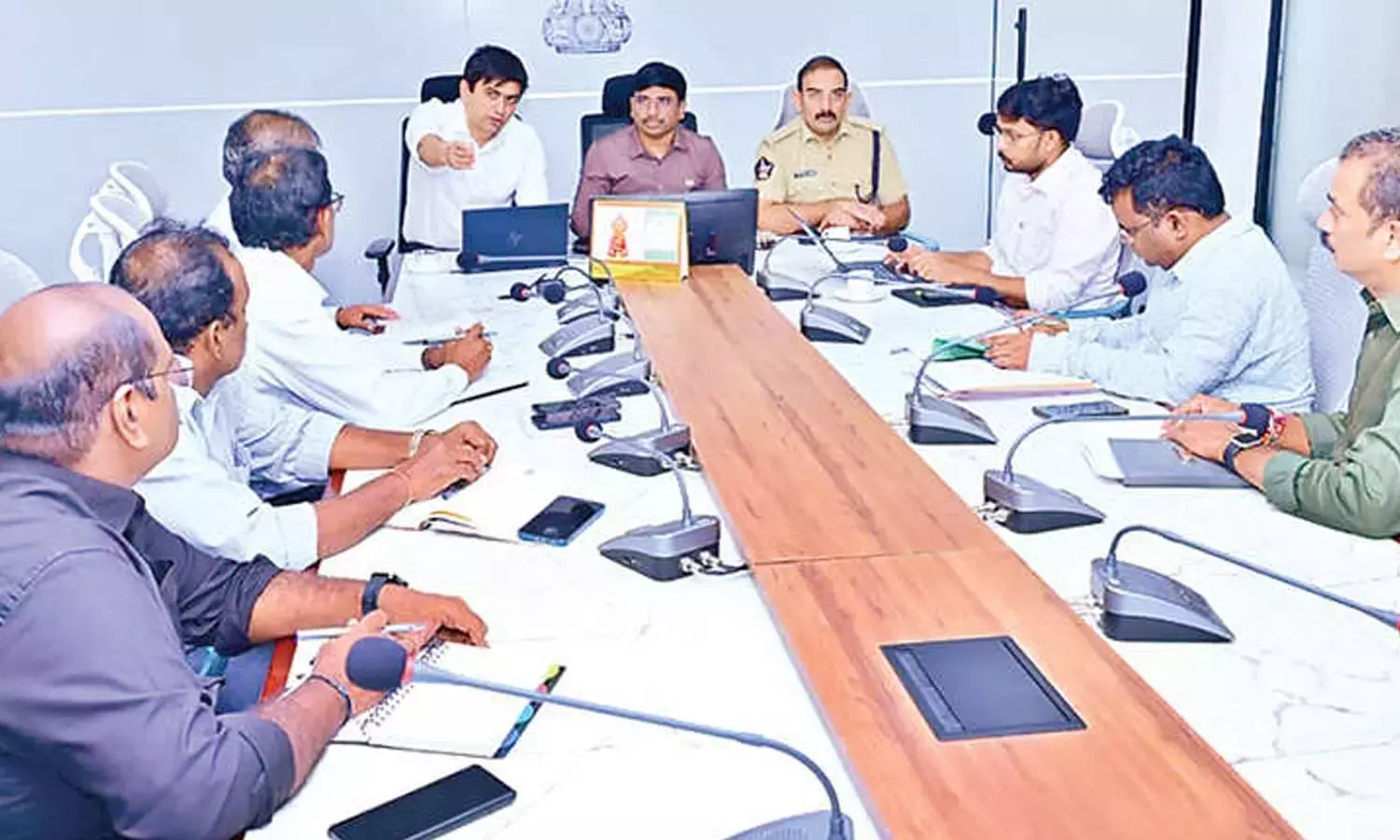 Andhra: चित्तूर जिले ने स्थानीय निकाय चुनावों के लिए सुरक्षा बढ़ा दी है Andhra: चित्तूर जिले ने स्थानीय निकाय चुनावों के लिए सुरक्षा बढ़ा दी है