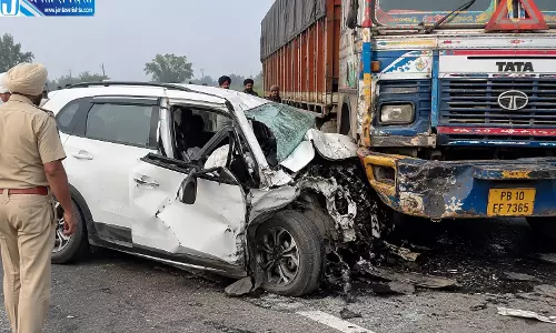 पंजाब में कार-ट्राला भिड़ंत, दो की मौत और 3 घायल पंजाब में कार-ट्राला भिड़ंत, दो की मौत और 3 घायल