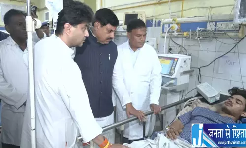 ग्वालियर ट्रक हादसे के घायलों से मिले CM मोहन यादव और सिंधिया ग्वालियर ट्रक हादसे के घायलों से मिले CM मोहन यादव और सिंधिया