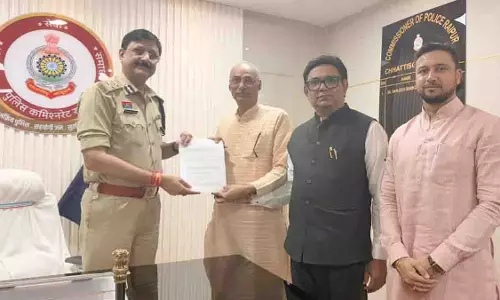 छत्तीसगढ़ के 3 निजी मेडिकल कॉलेजों पर अतिरिक्त फीस वसूली का आरोप, FIR की मांग छत्तीसगढ़ के 3 निजी मेडिकल कॉलेजों पर अतिरिक्त फीस वसूली का आरोप, FIR की मांग