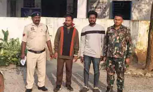 पुलिस वाहन पर दाउली से हमला, आरक्षक घायल, आरोपी गिरफ्तार