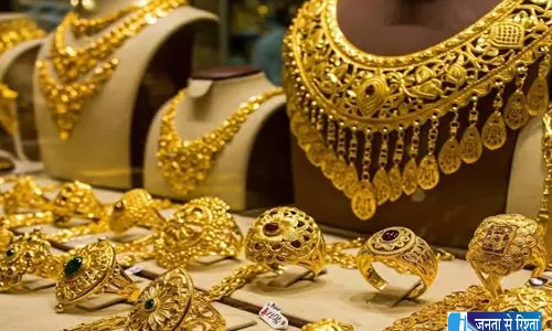 सोना खरीदने वालों को झटका 19 अक्टूबर को बढ़ी कीमतें सोना खरीदने वालों को झटका 19 अक्टूबर को बढ़ी कीमतें