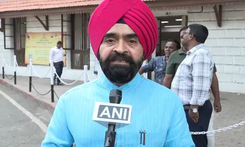 टाइगर श्रॉफ पर फायरिंग से मुंबई में सियासी घमासान टाइगर श्रॉफ पर फायरिंग से मुंबई में सियासी घमासान