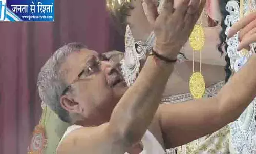 मां दुर्गा के दरबार में भावुक हुए सांसद कल्याण बनर्जी मां दुर्गा के दरबार में भावुक हुए सांसद कल्याण बनर्जी