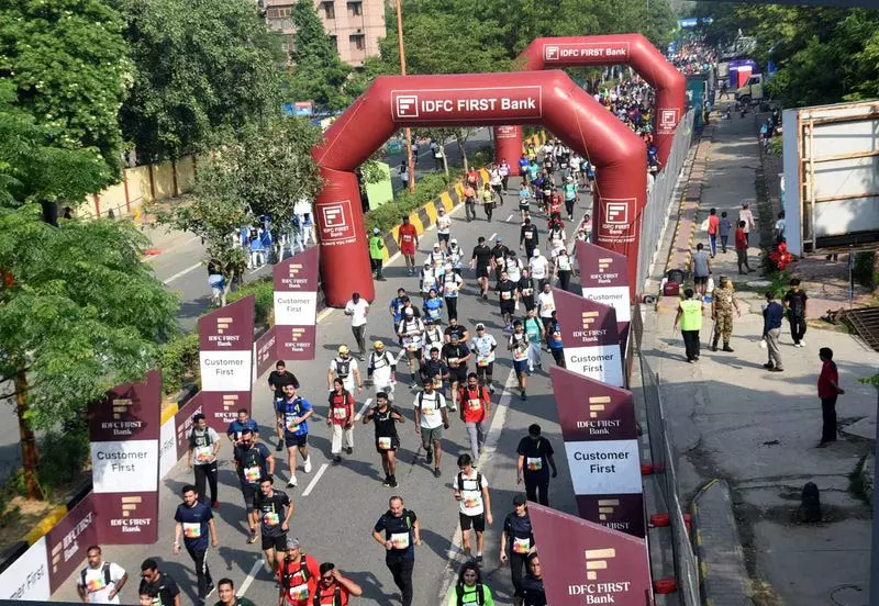 दिल्ली हाफ मैराथन में उमड़ा जनसैलाब, 40 हजार धावकों ने लगाई दौड़ दिल्ली हाफ मैराथन में उमड़ा जनसैलाब, 40 हजार धावकों ने लगाई दौड़