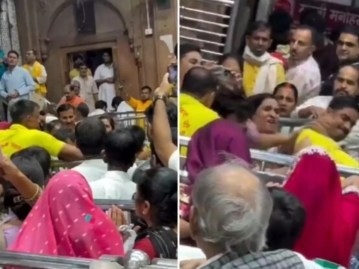 बांके बिहारी मंदिर में बवाल: श्रद्धालुओं और सुरक्षाकर्मियों के बीच जमकर मारपीट, वायरल वीडियो बांके बिहारी मंदिर में बवाल: श्रद्धालुओं और सुरक्षाकर्मियों के बीच जमकर मारपीट, वायरल वीडियो