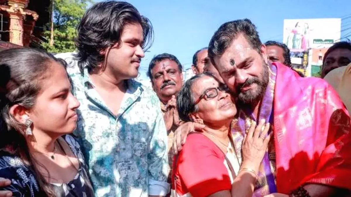 सबरीमाला मंदिर: अरिकारा सुब्रमण्यम नंबूथिरी बने नए मुख्य पुजारी सबरीमाला मंदिर: अरिकारा सुब्रमण्यम नंबूथिरी बने नए मुख्य पुजारी