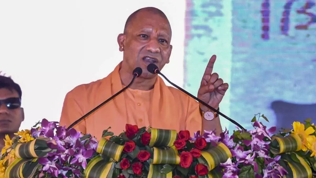 नारी गरिमा से खिलवाड़ स्वीकार नहीं: मुख्यमंत्री योगी आदित्यनाथ नारी गरिमा से खिलवाड़ स्वीकार नहीं: मुख्यमंत्री योगी आदित्यनाथ