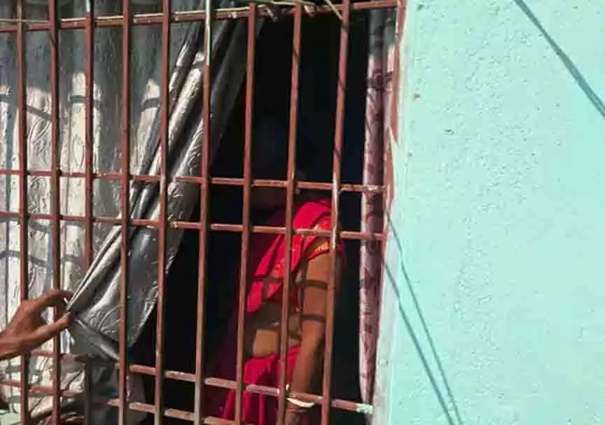 दिव्यांग महिला की मौत, कमरे में फंदे से लटका मिला शव दिव्यांग महिला की मौत, कमरे में फंदे से लटका मिला शव