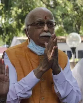 भाजपा के वरिष्ठ नेता लालकृष्ण आडवाणी को अस्पताल से मिली छुट्टी भाजपा के वरिष्ठ नेता लालकृष्ण आडवाणी को अस्पताल से मिली छुट्टी