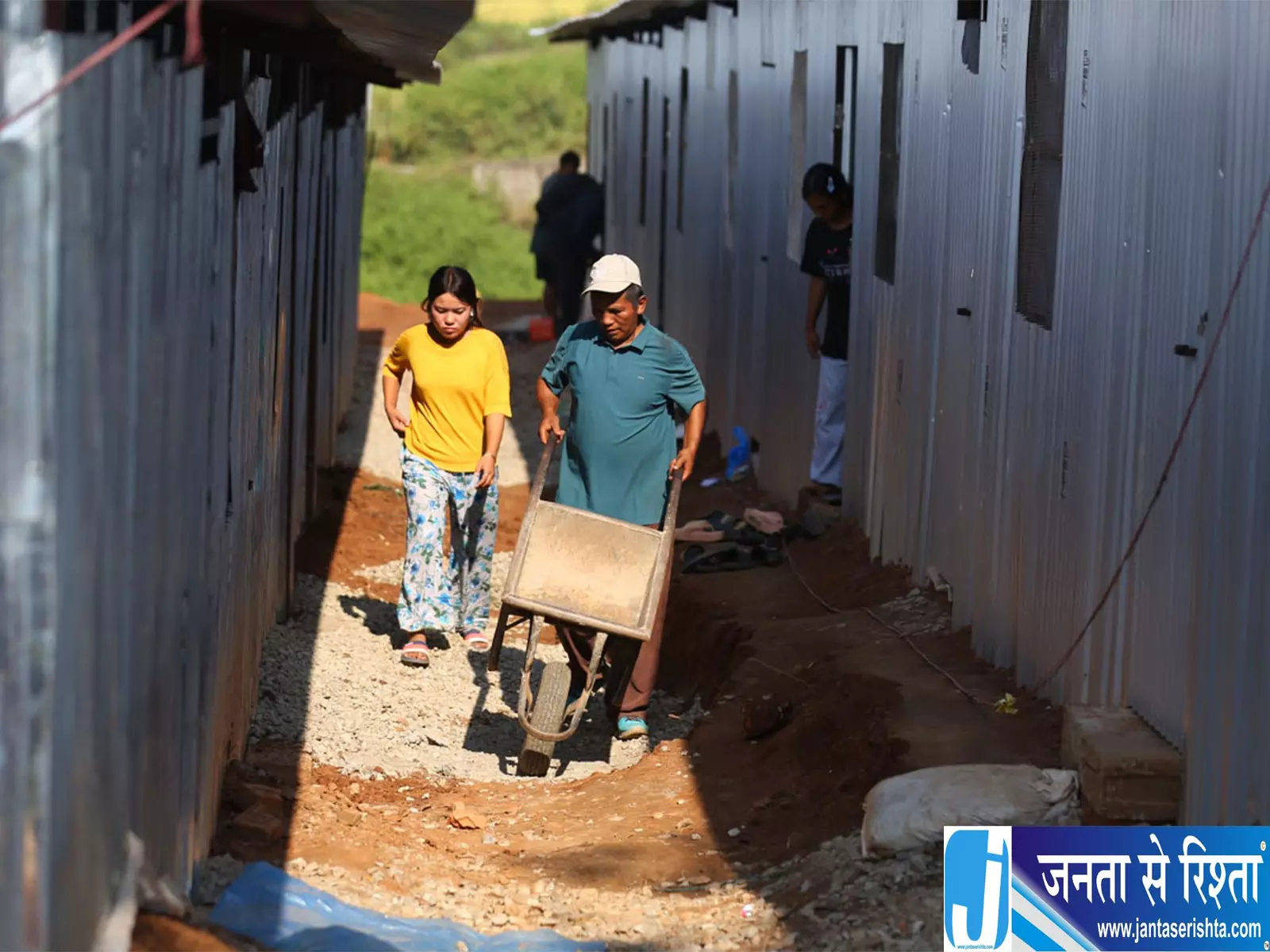नेपाल में बाढ़ का कहर बुजुर्ग दंपति का उजड़ा आशियाना नेपाल में बाढ़ का कहर बुजुर्ग दंपति का उजड़ा आशियाना