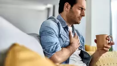सांस के साथ सीने में दर्द, हो जाएं सावधान सांस के साथ सीने में दर्द, हो जाएं सावधान