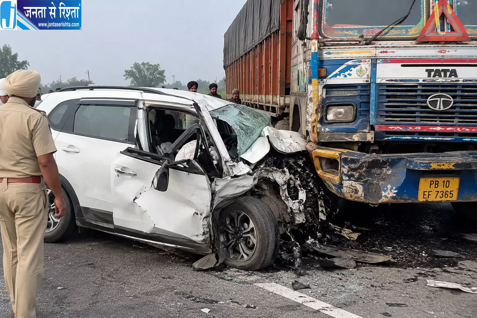 पंजाब में कार-ट्राला भिड़ंत, दो की मौत और 3 घायल पंजाब में कार-ट्राला भिड़ंत, दो की मौत और 3 घायल
