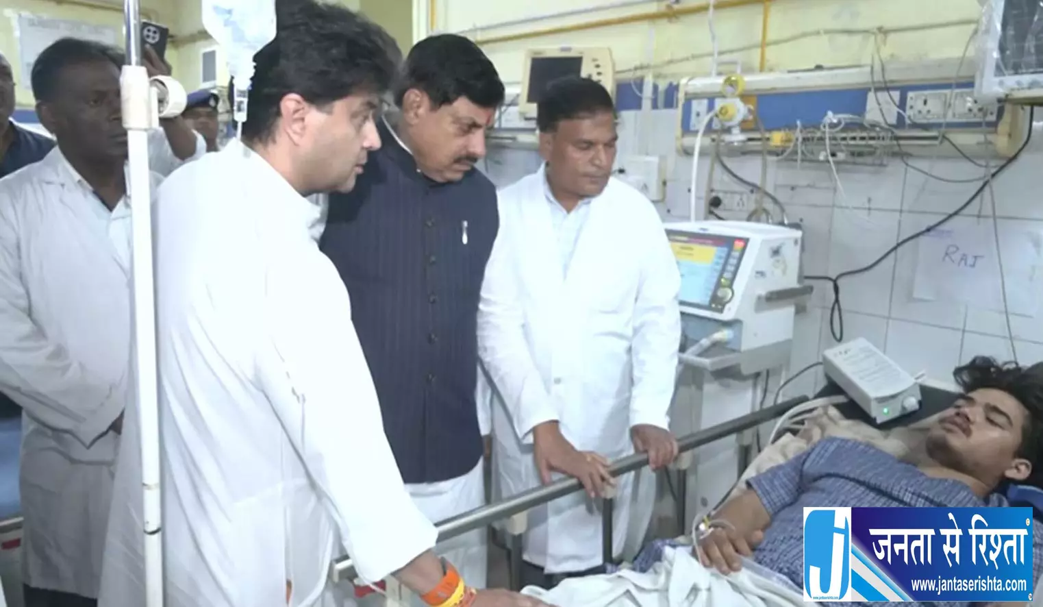 ग्वालियर ट्रक हादसे के घायलों से मिले CM मोहन यादव और सिंधिया ग्वालियर ट्रक हादसे के घायलों से मिले CM मोहन यादव और सिंधिया