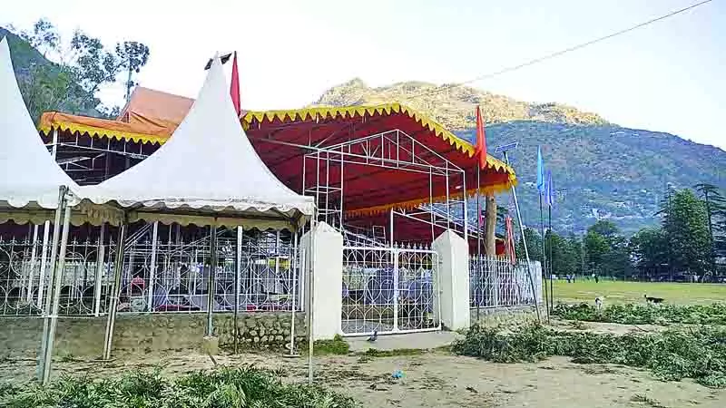 कलाकेंद्र से माल रोड तक साज-सज्जा तेज, रंग-बिरंगी लाइट्स से जगमगाएगा ढालपुर मैदान कलाकेंद्र से माल रोड तक साज-सज्जा तेज, रंग-बिरंगी लाइट्स से जगमगाएगा ढालपुर मैदान