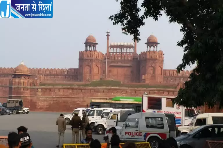 दशहरे पर लाल किले की सुरक्षा सख्त, 2000 जवान तैनात दशहरे पर लाल किले की सुरक्षा सख्त, 2000 जवान तैनात