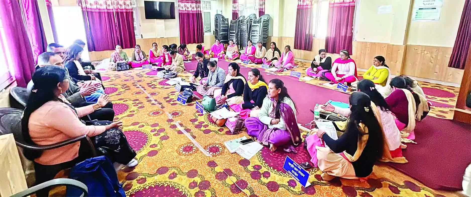 जनेडघाट में महिलाओं को बताए वित्तीय प्रबंधन के गुर जनेडघाट में महिलाओं को बताए वित्तीय प्रबंधन के गुर