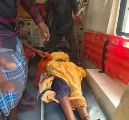खेत में काम के दौरान दर्दनाक हादसा, करंट लगने से महिला का एक हाथ अलग खेत में काम के दौरान दर्दनाक हादसा, करंट लगने से महिला का एक हाथ अलग