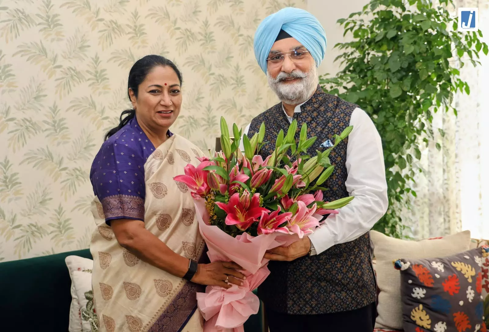 CM रेखा गुप्ता ने उपराज्यपाल तरनजीत सिंह संधू से की मुलाकात CM रेखा गुप्ता ने उपराज्यपाल तरनजीत सिंह संधू से की मुलाकात