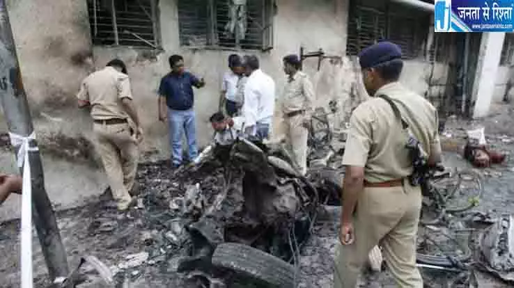 56 लोगों की जान लेने वाले अहमदाबाद धमाकों का मामला, दोषी की याचिका पर सुप्रीम कोर्ट की सुनवाई, तनवीर की मौत की सजा पर रोक 56 लोगों की जान लेने वाले अहमदाबाद धमाकों का मामला, दोषी की याचिका पर सुप्रीम कोर्ट की सुनवाई, तनवीर की मौत की सजा पर रोक