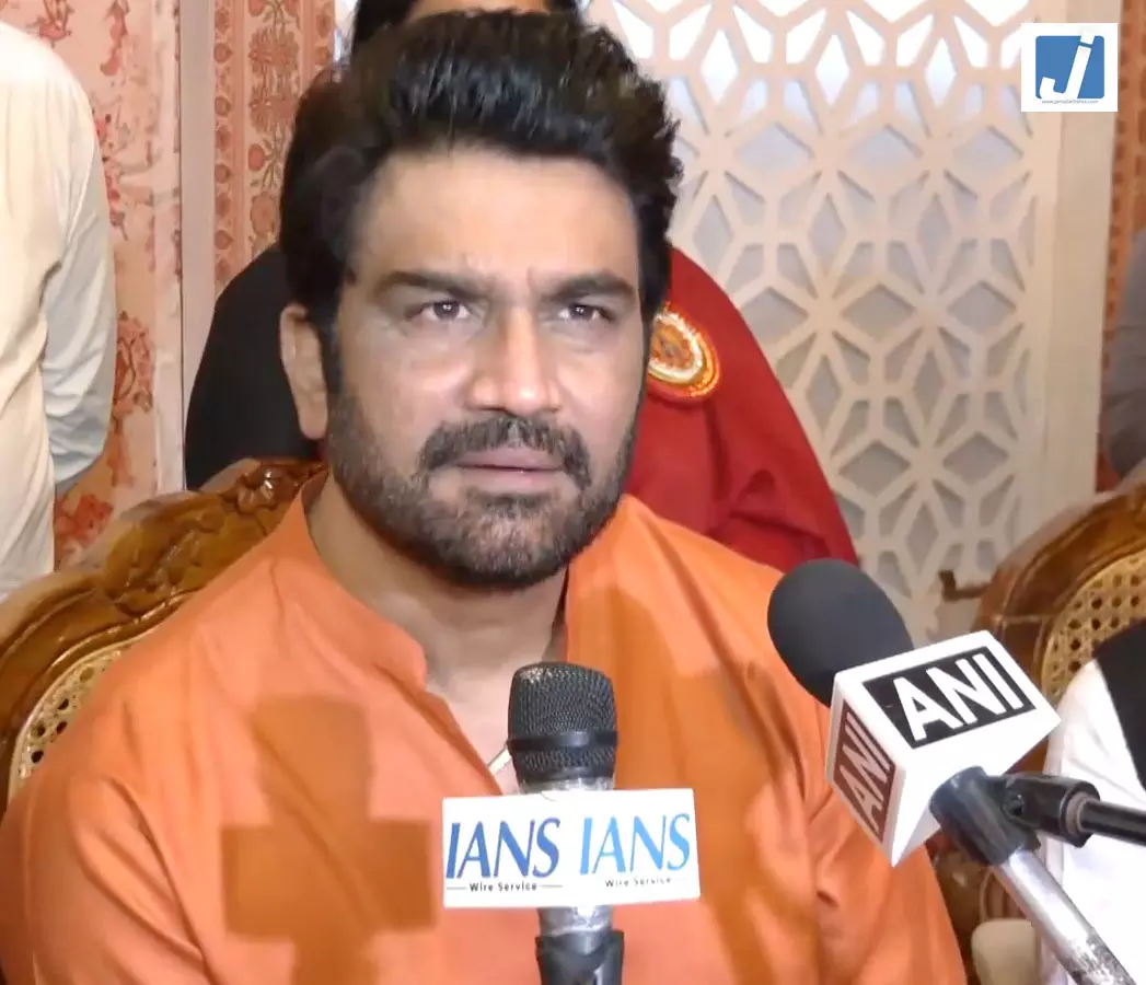 टाइगर श्रॉफ फायरिंग केस पर भड़के शरद केलकर टाइगर श्रॉफ फायरिंग केस पर भड़के शरद केलकर