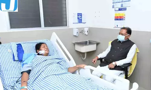 अस्पताल पहुंचे CM विष्णुदेव साय, जशपुर विधायक रायमुनी भगत से मुलाकात कर जाना हाल अस्पताल पहुंचे CM विष्णुदेव साय, जशपुर विधायक रायमुनी भगत से मुलाकात कर जाना हाल