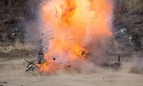 मणिपुर में IED ब्लास्ट, CRPF के तीन जवान गंभीर घायल मणिपुर में IED ब्लास्ट, CRPF के तीन जवान गंभीर घायल
